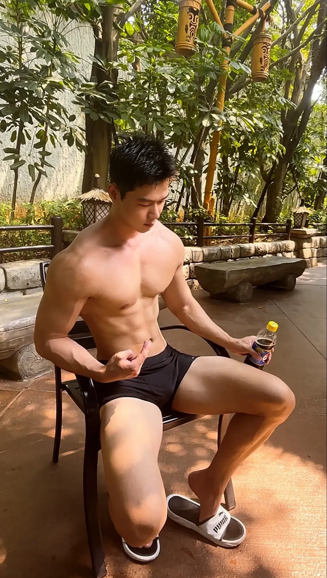 00 后型男演绎禁欲系正装，马靴搭配也太绝了吧！
