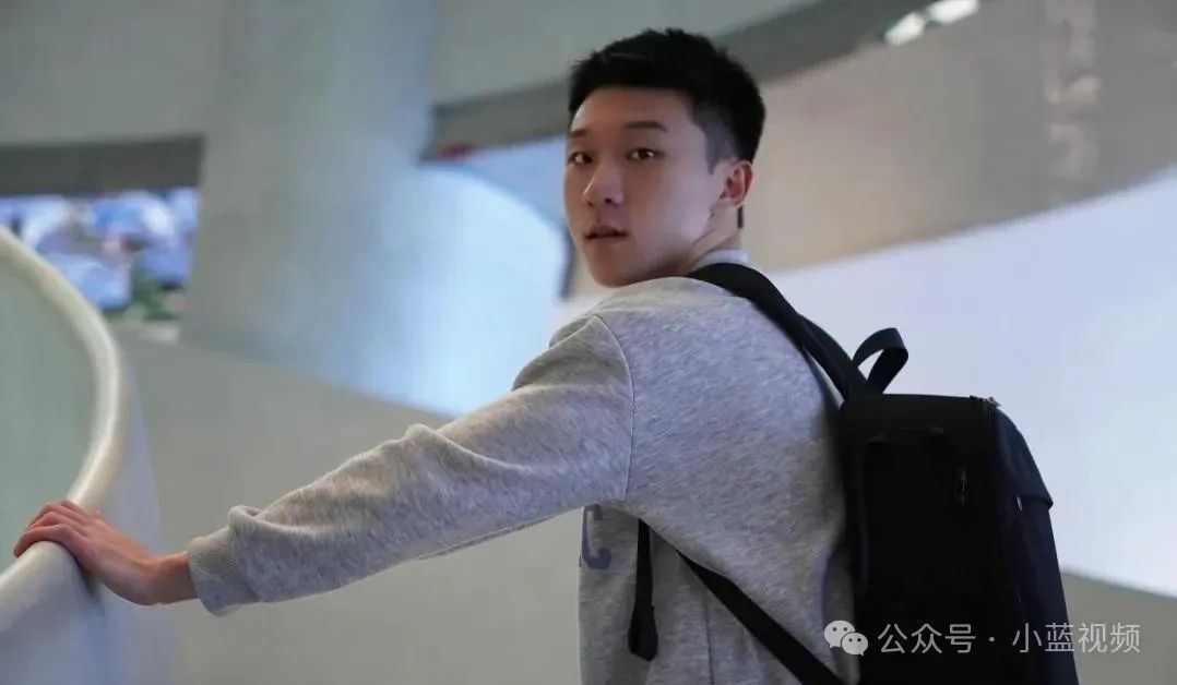 活力四射腹肌小哥，少年感很舒服！