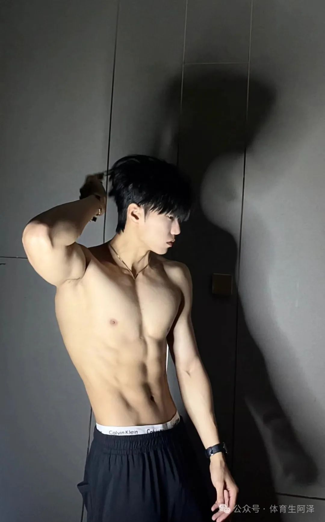 八块腹肌，超绝鲨鱼线，大胸男大体育生重磅来袭.........