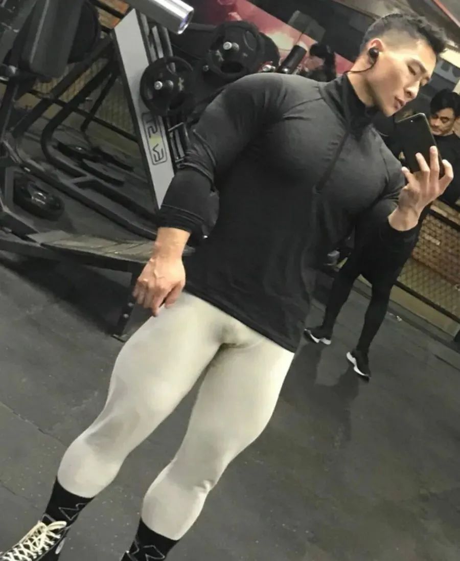 183CM 寸头医生脱掉正装白大褂，实力让网友尖叫！