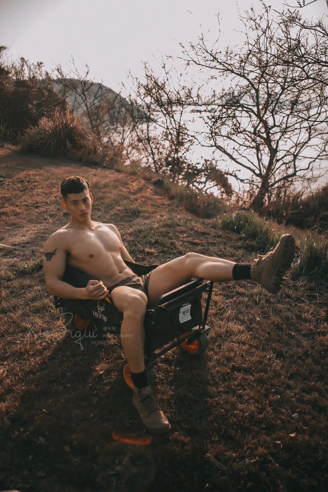 谢梓秋镜头下的肌肉男：王已燃的秋冬露营写真大揭秘！