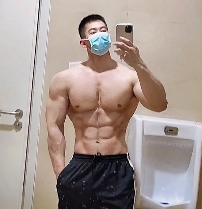 183CM 寸头医生脱掉正装白大褂，实力让网友尖叫！