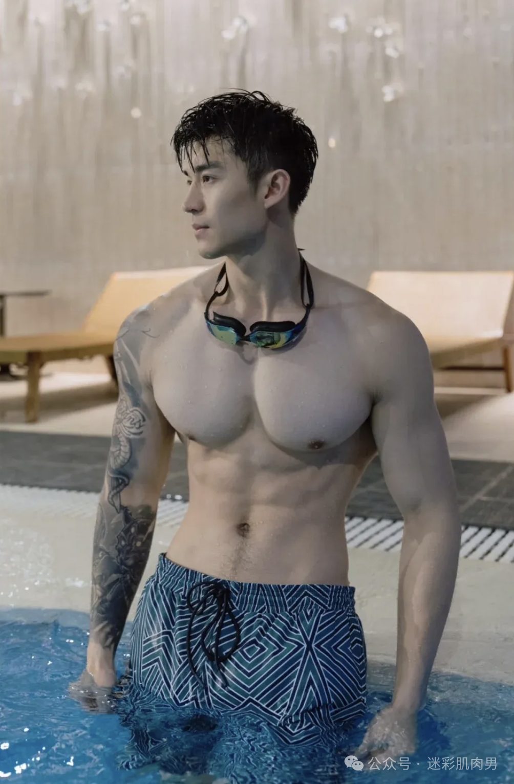 郑翔自拍腹毛旺盛私照流出真好看，大长腿太粗壮了！