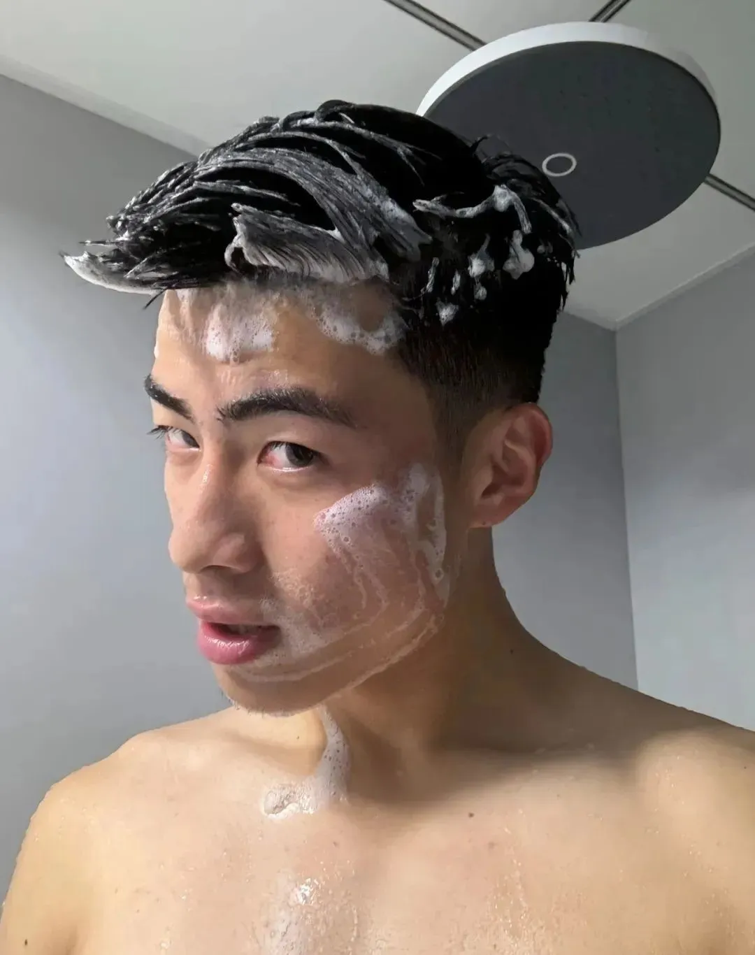 被刘姥姥称赞鼻子大！山东体院 20 岁足球体育生男大，我可以了