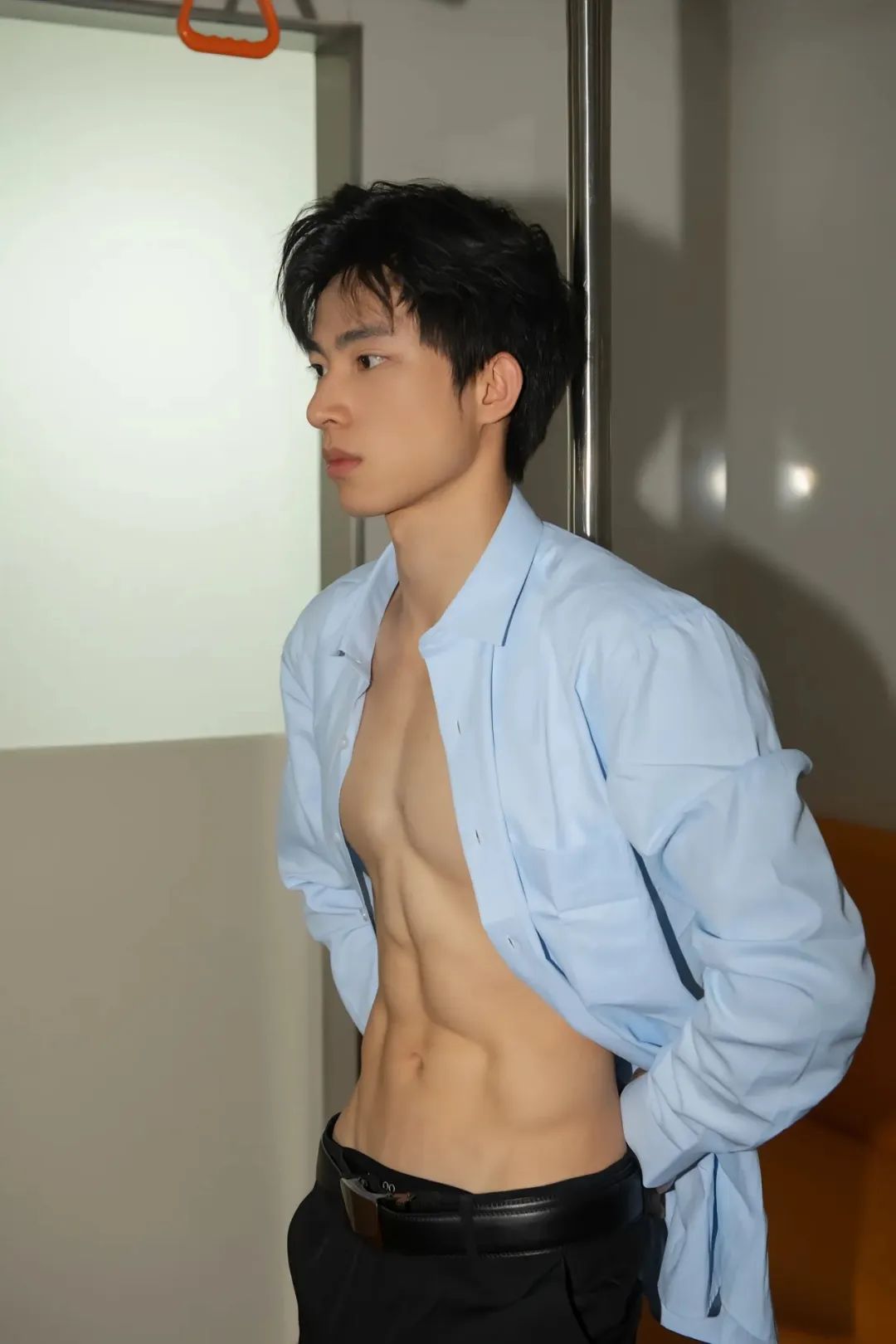 湖南薄肌少年不穿衣服夏日玩水，太美了