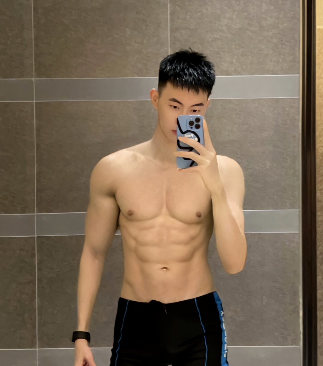 操场跑步的长腿男，我有可以了