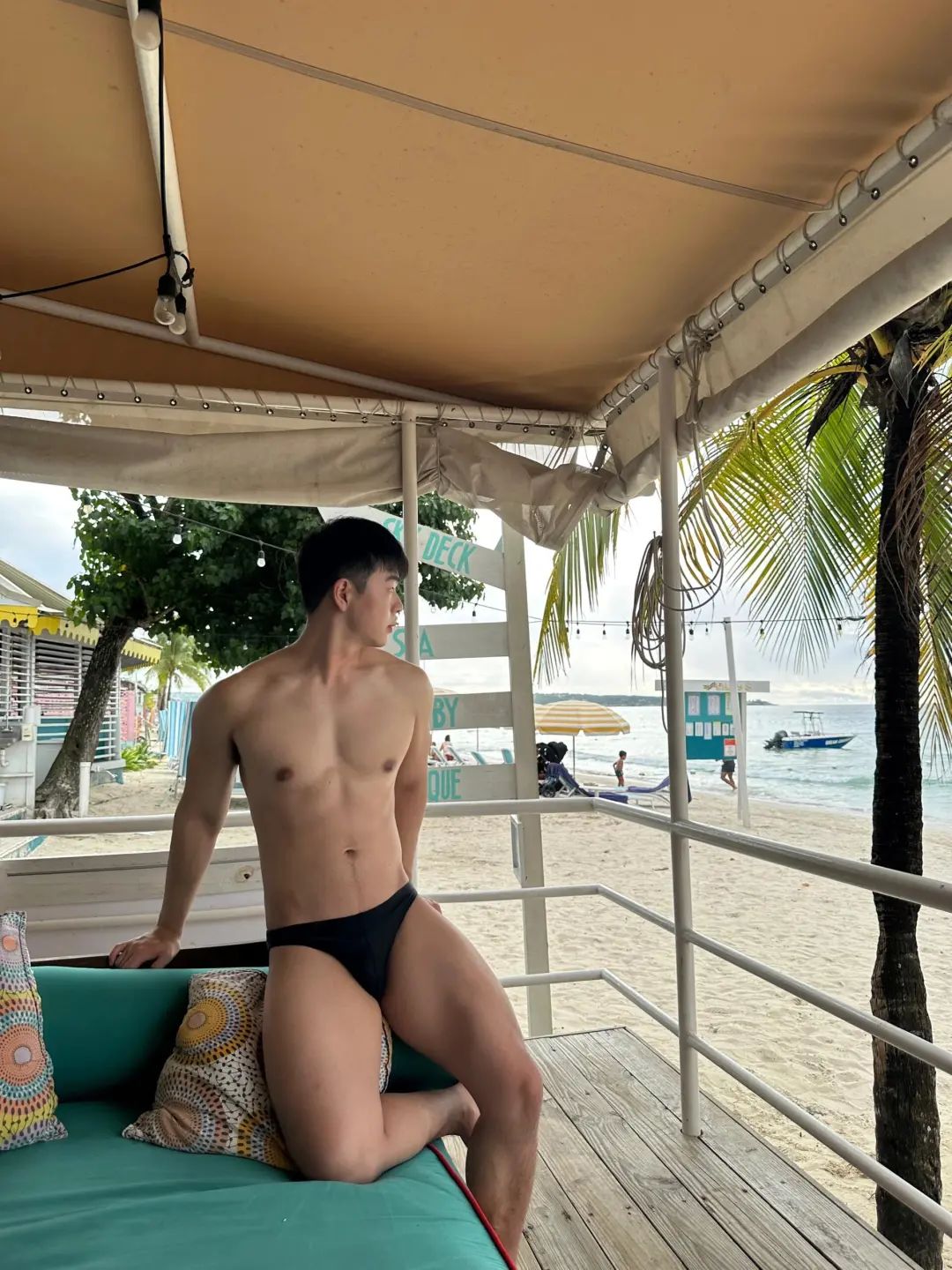 海边黑三角内裤薄肌小奶狗，谁的基达又响了？