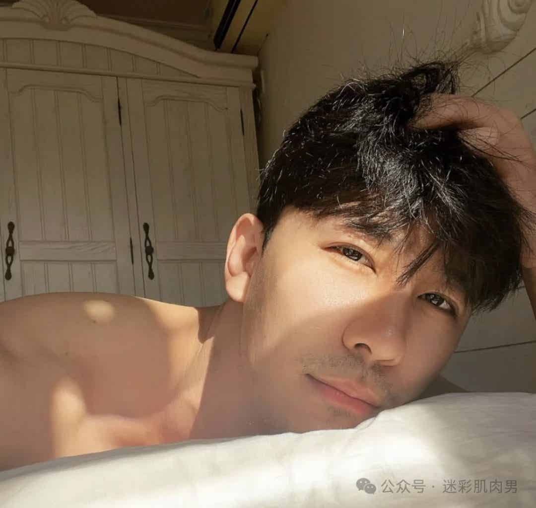 188CM 刘杰穿灰裤子真好看？这样也太不见外了吧！