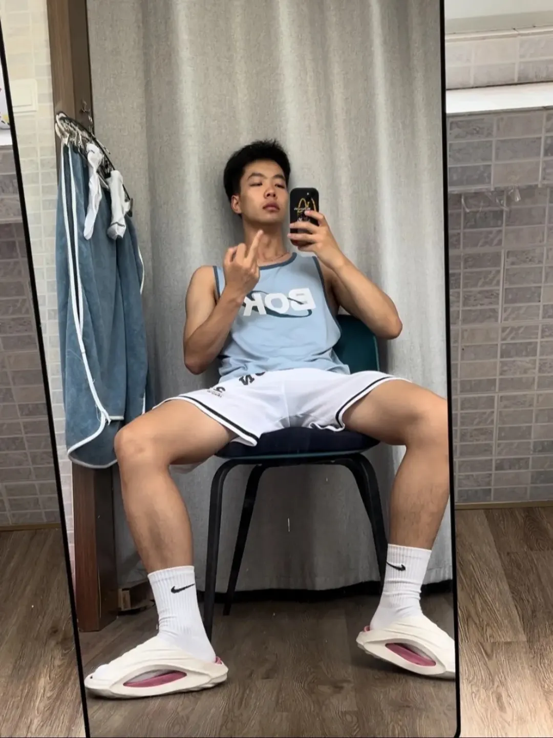 上海排球体育生：白色短裤下的大长腿实力太强！