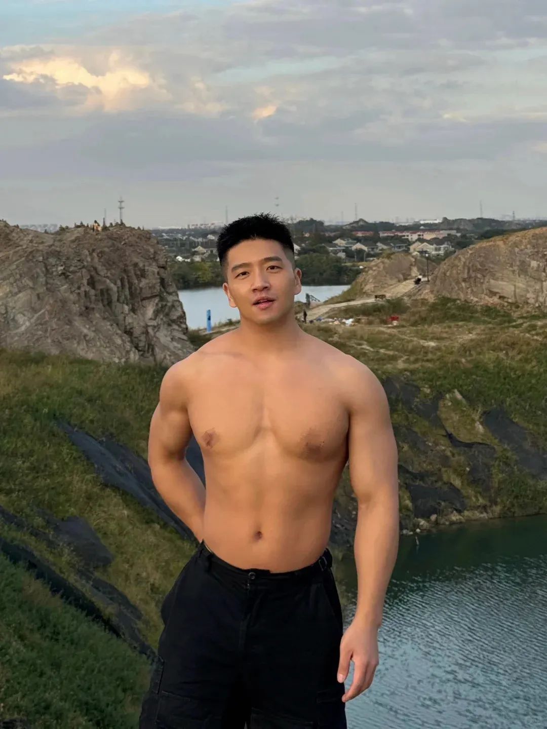 憨憨的帅帅的！超 nice 的短发暖男 | 网红帅哥