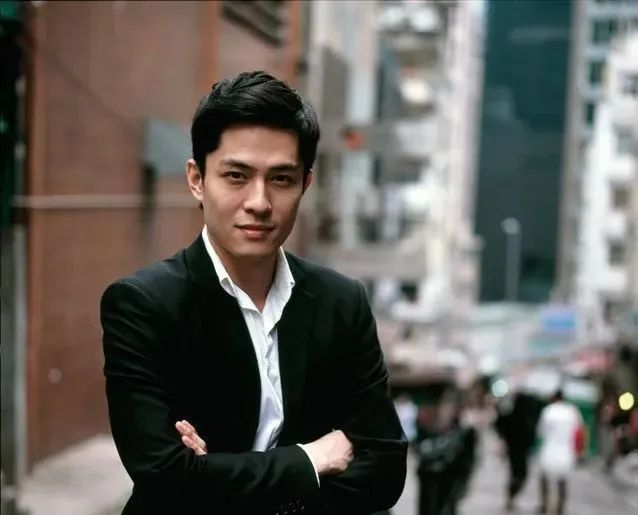 电视上的 185cm“温柔猛兽”！帅气主播李科夫