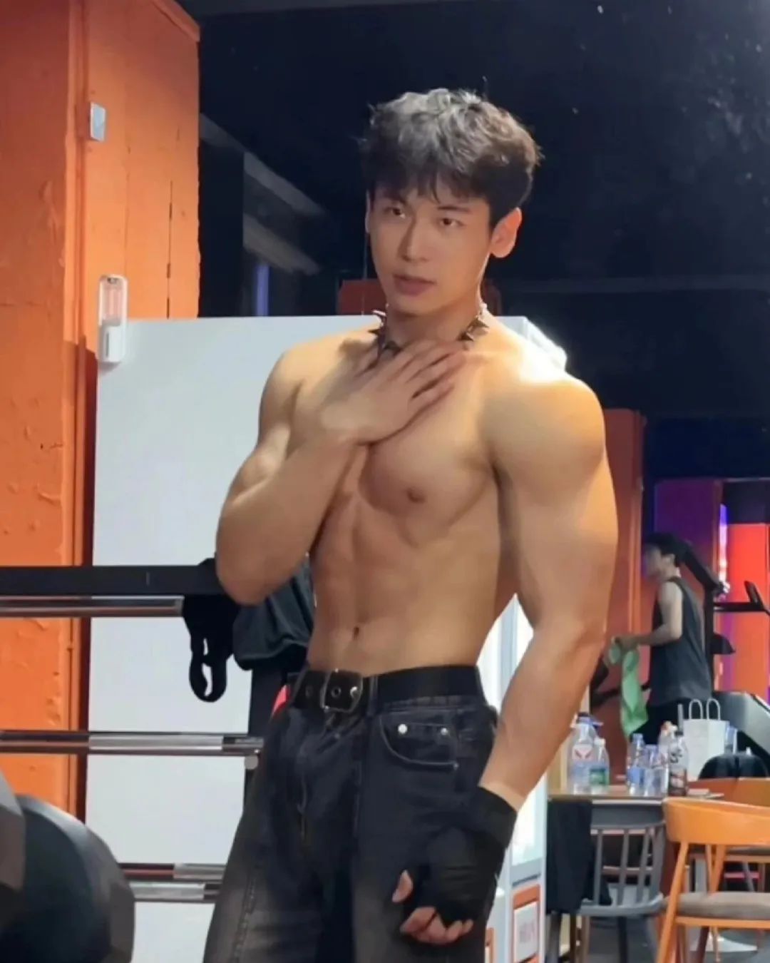178cm 广东男大肌肉贼亮贼亮