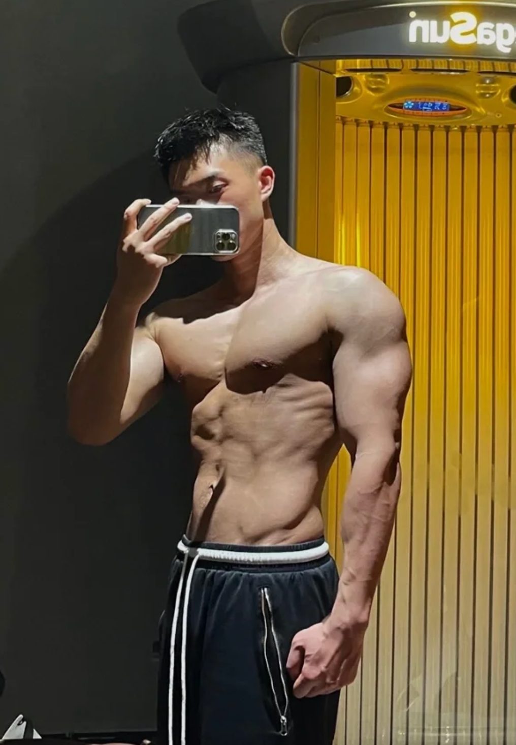 这种精壮的四川男人，真的太戳我 xp 了！
