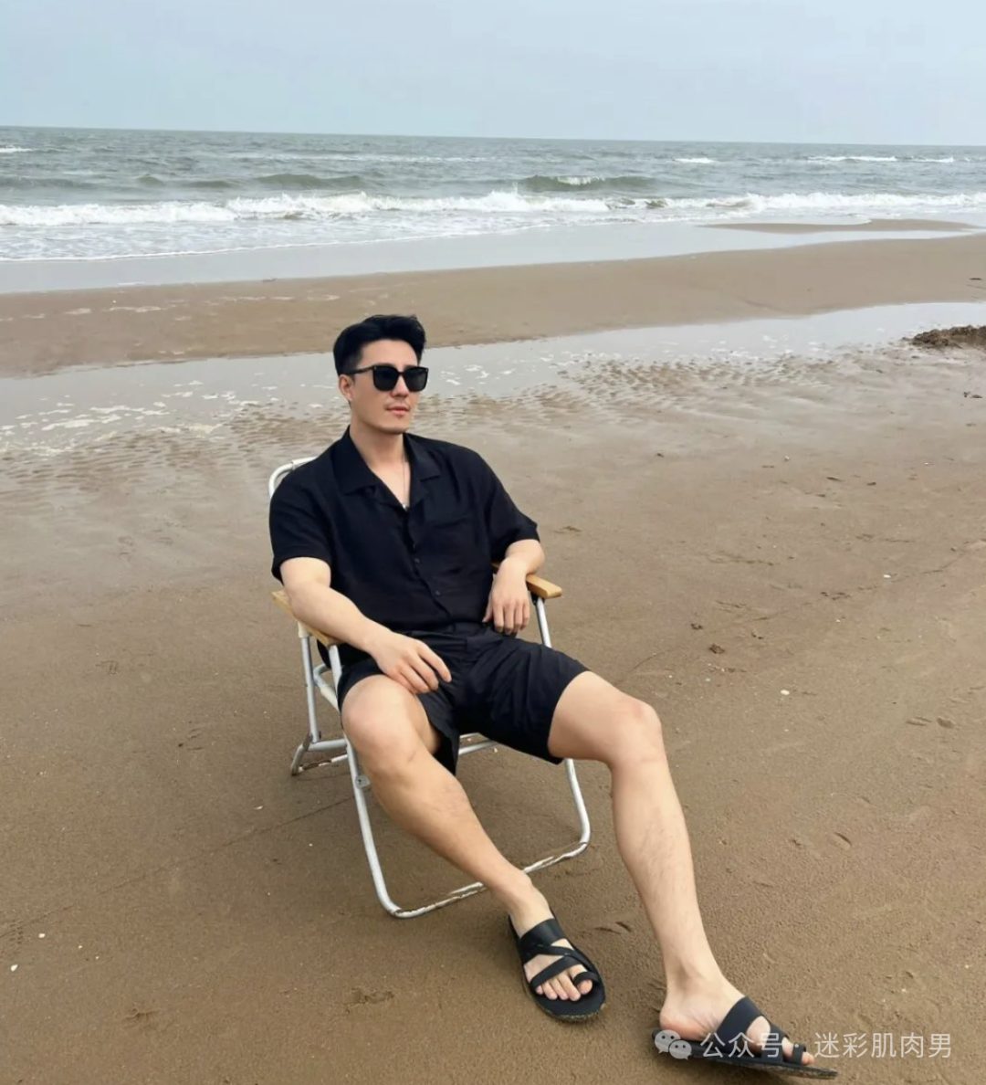 188CM 刘杰穿灰裤子真好看？这样也太不见外了吧！