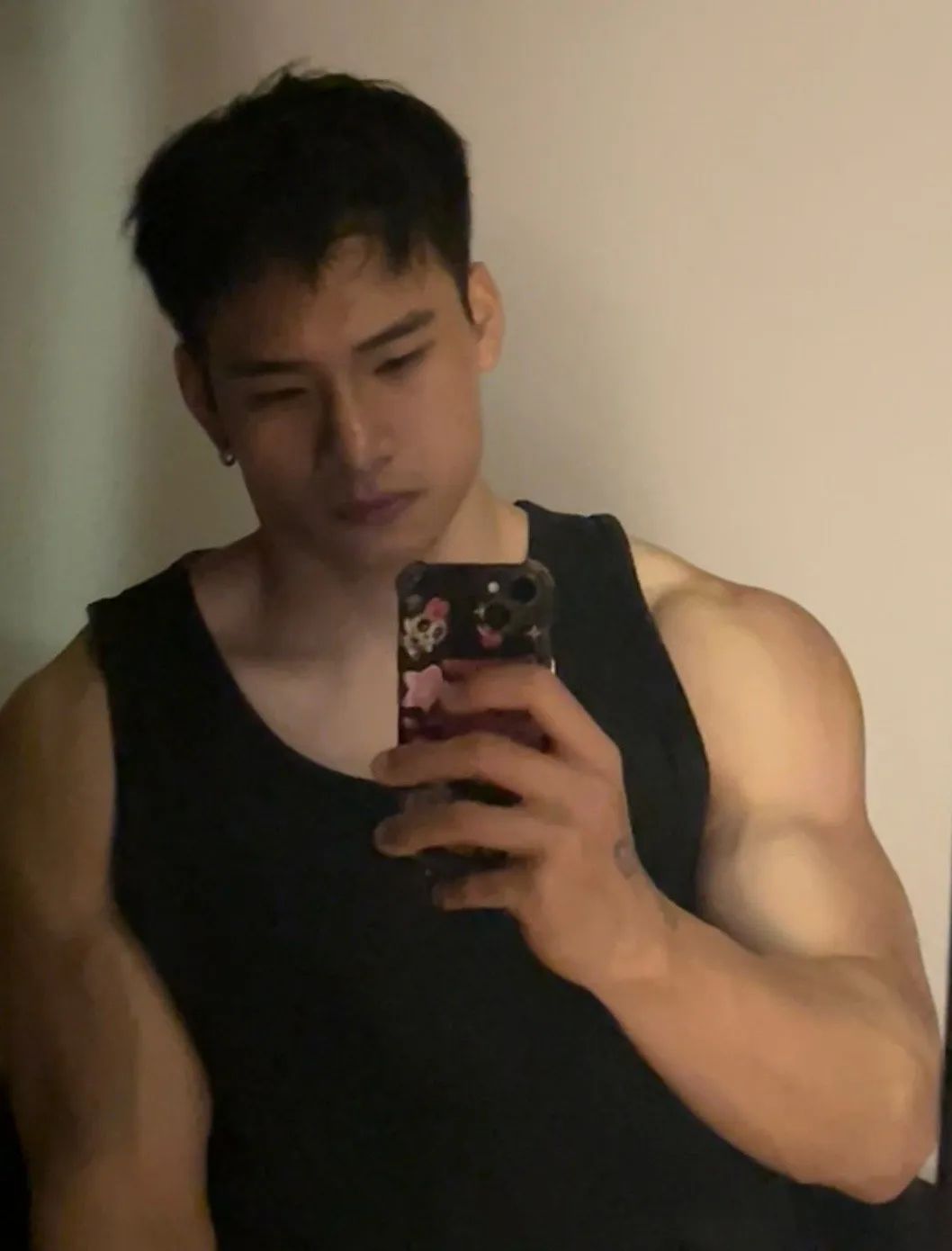 这么粗，能打全场！这凹凸的小山丘