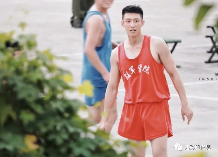 黄景瑜穿西裤大长腿也太凸啦？视频也太好看了！！