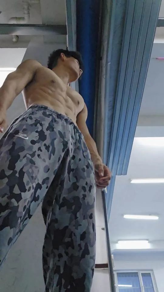 18 男大,浴室自拍秀,这也太撩了! 18 男大,浴室自拍秀,这也太撩了!