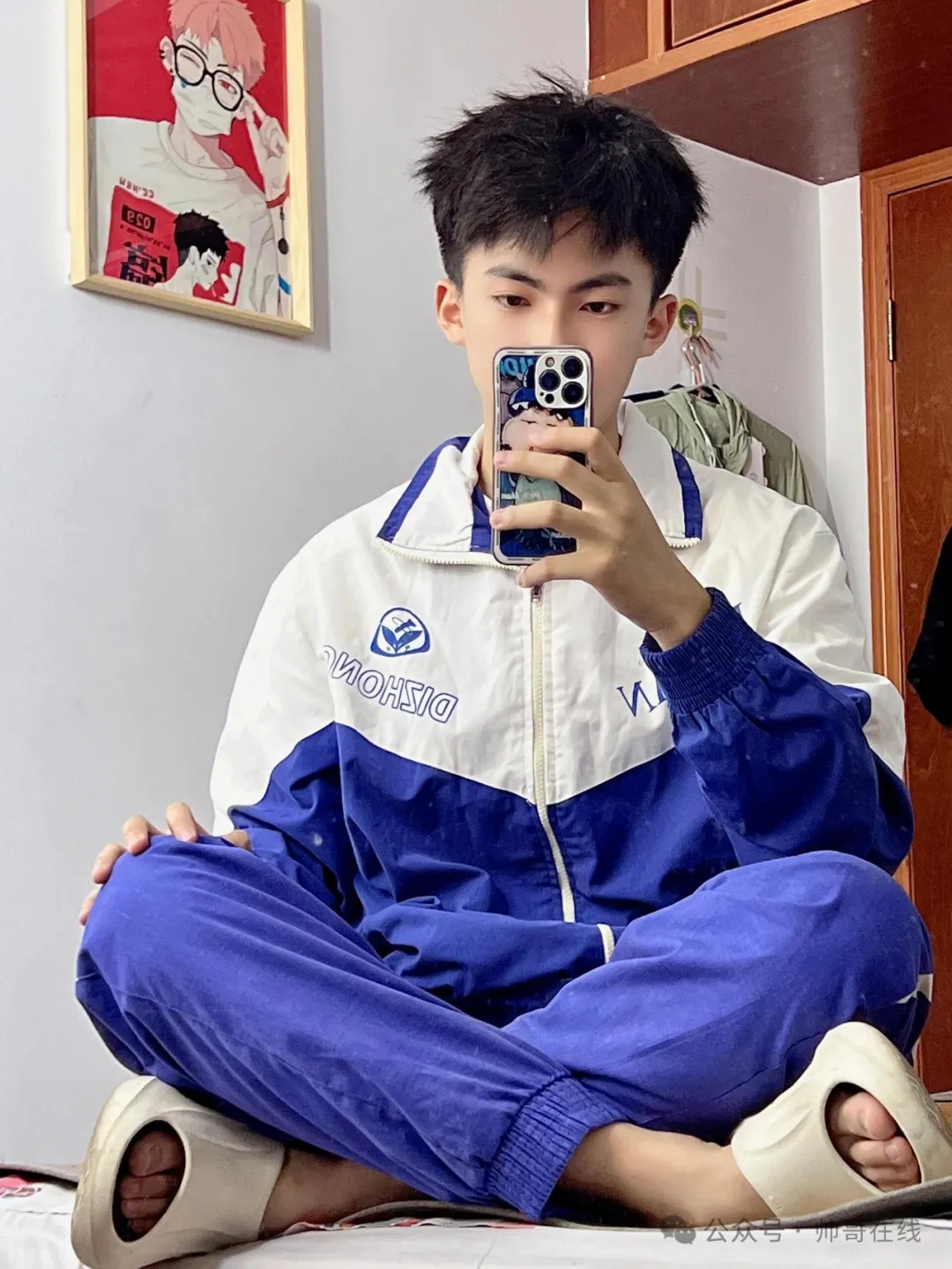 白嫩嫩的校服小奶狗弟弟，年下真香！