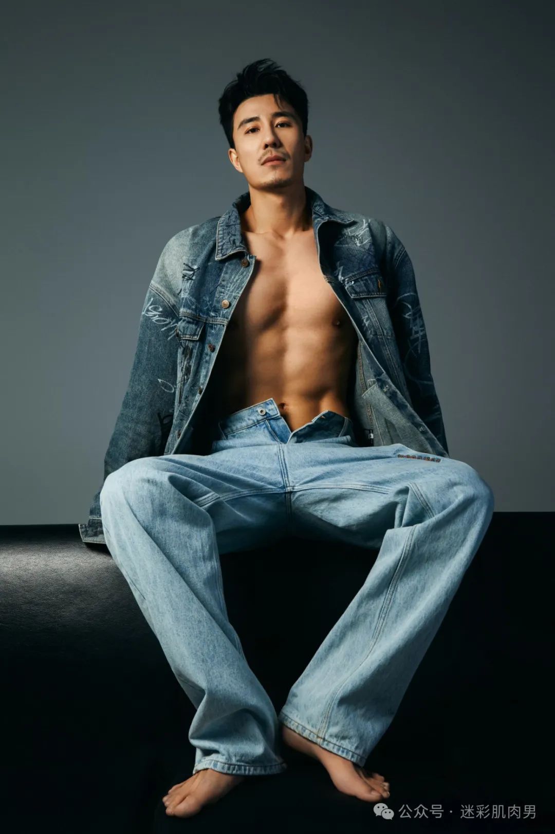 188CM 刘杰穿灰裤子真好看？这样也太不见外了吧！