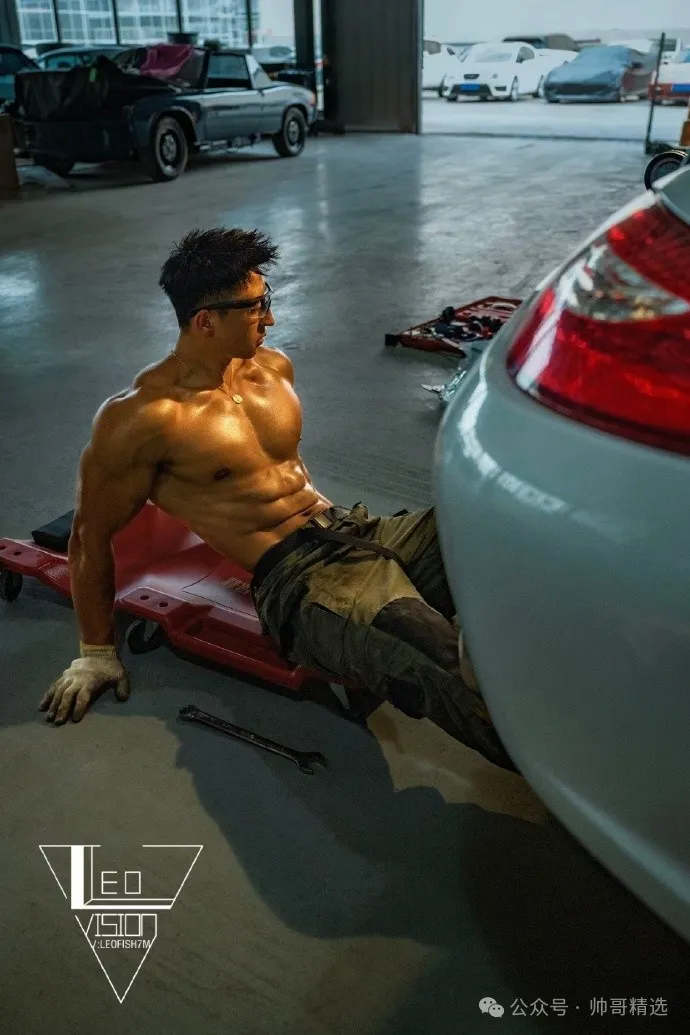 你的肌肉老攻 return 在修车 你应该做些什么？