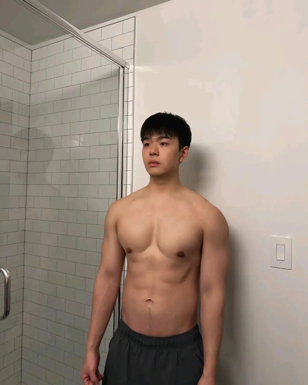 海边黑三角内裤薄肌小奶狗，谁的基达又响了？