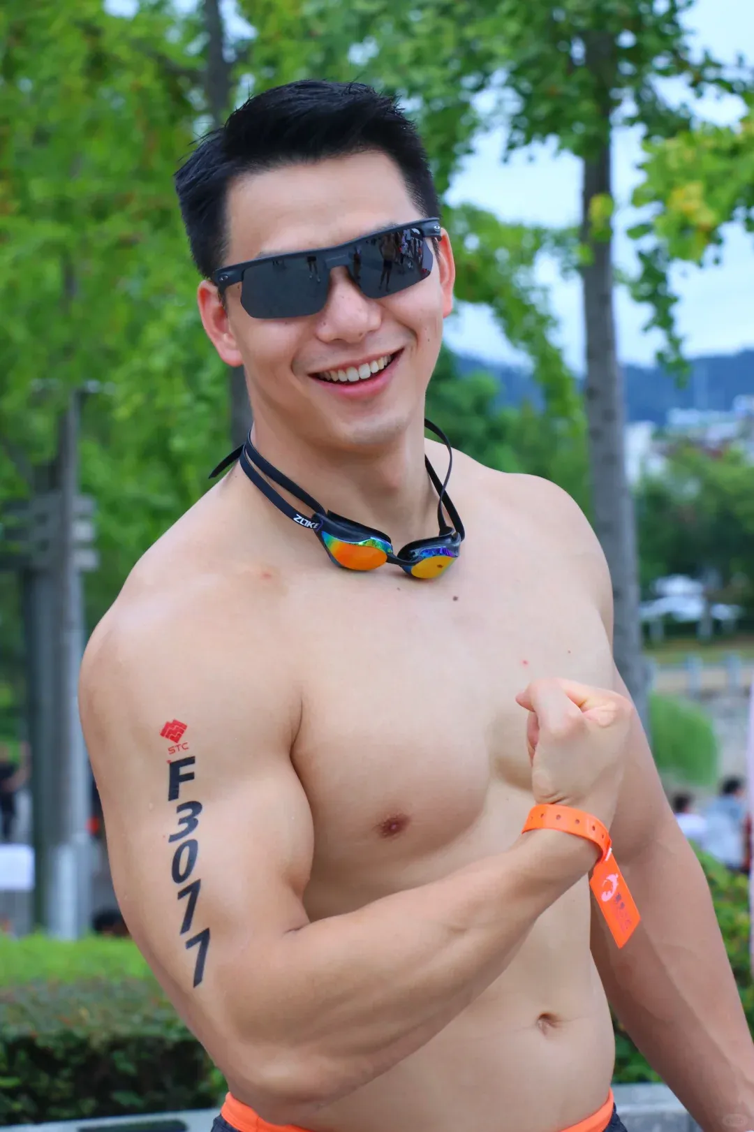 天菜湿身猛男在线撩，都谁在谈？