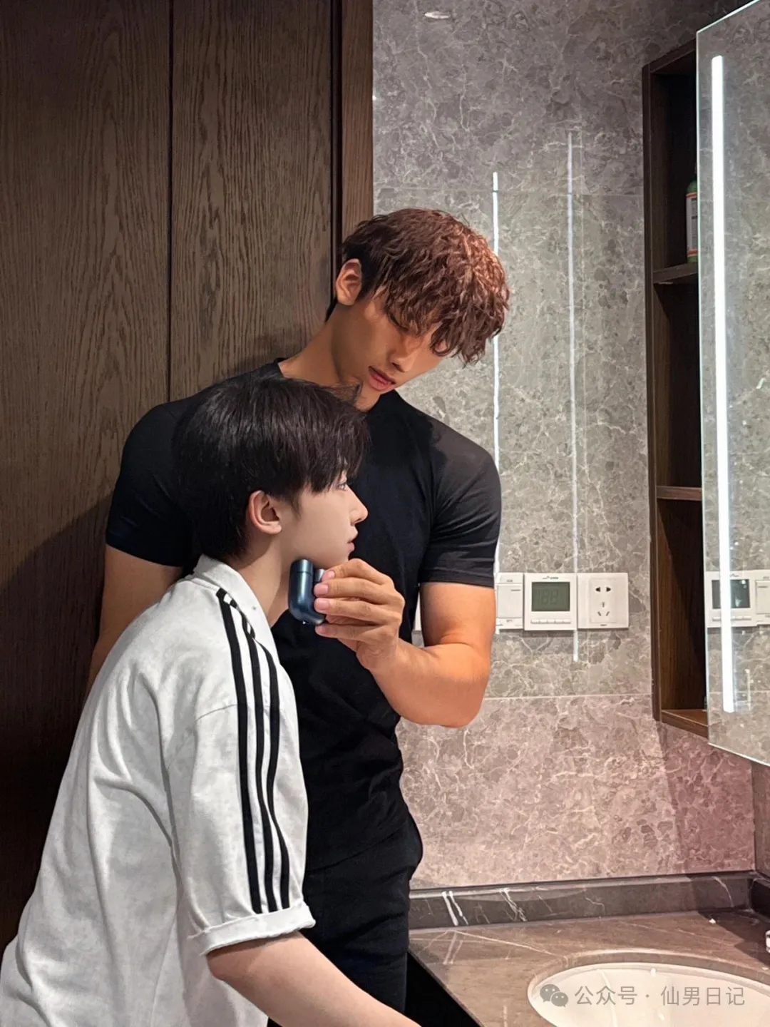 疯狂晒 199cm 体育生男友！网友求饶：不要秀恩爱了……