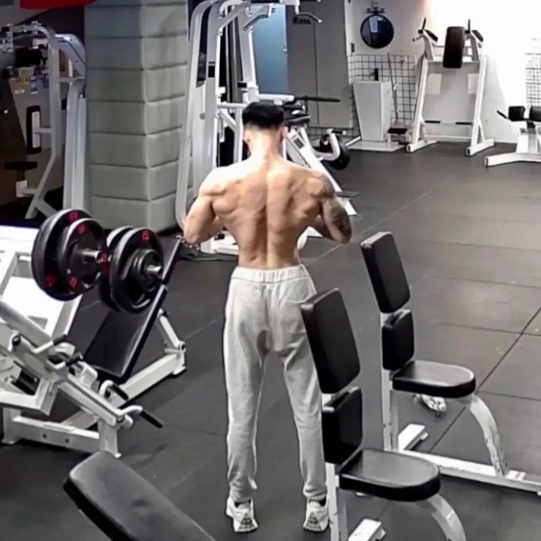 185CM 肌肉奶爸拍写真出圈，我真的超可以