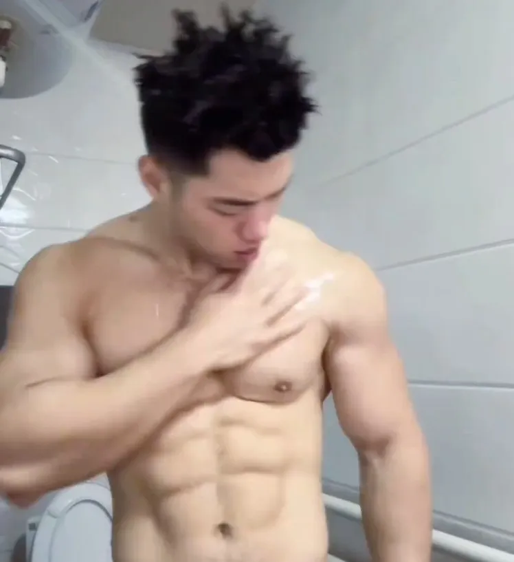 直男教练洗澡小视频已疯传