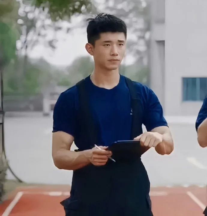 内娱寸头肌肉男菩萨，还是被他发掘了！