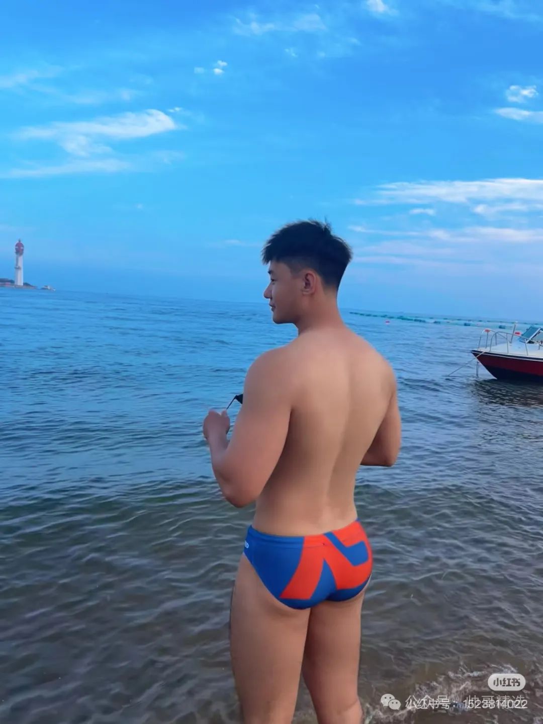 爱穿比基尼的翘臀肌肉男孩子 小心坏哥哥找你