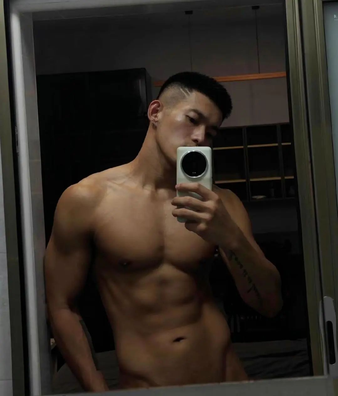 黑皮性张力天菜拍写真，我一个直男都醉了！
