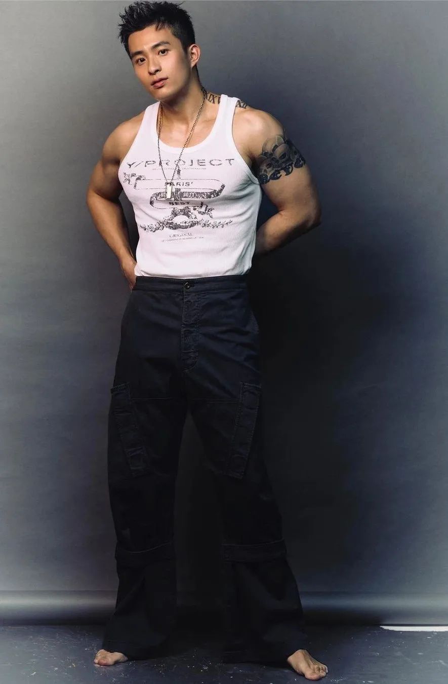 阳光 Boy：Shawn 的肌肉线条和笑容真是顶不住！