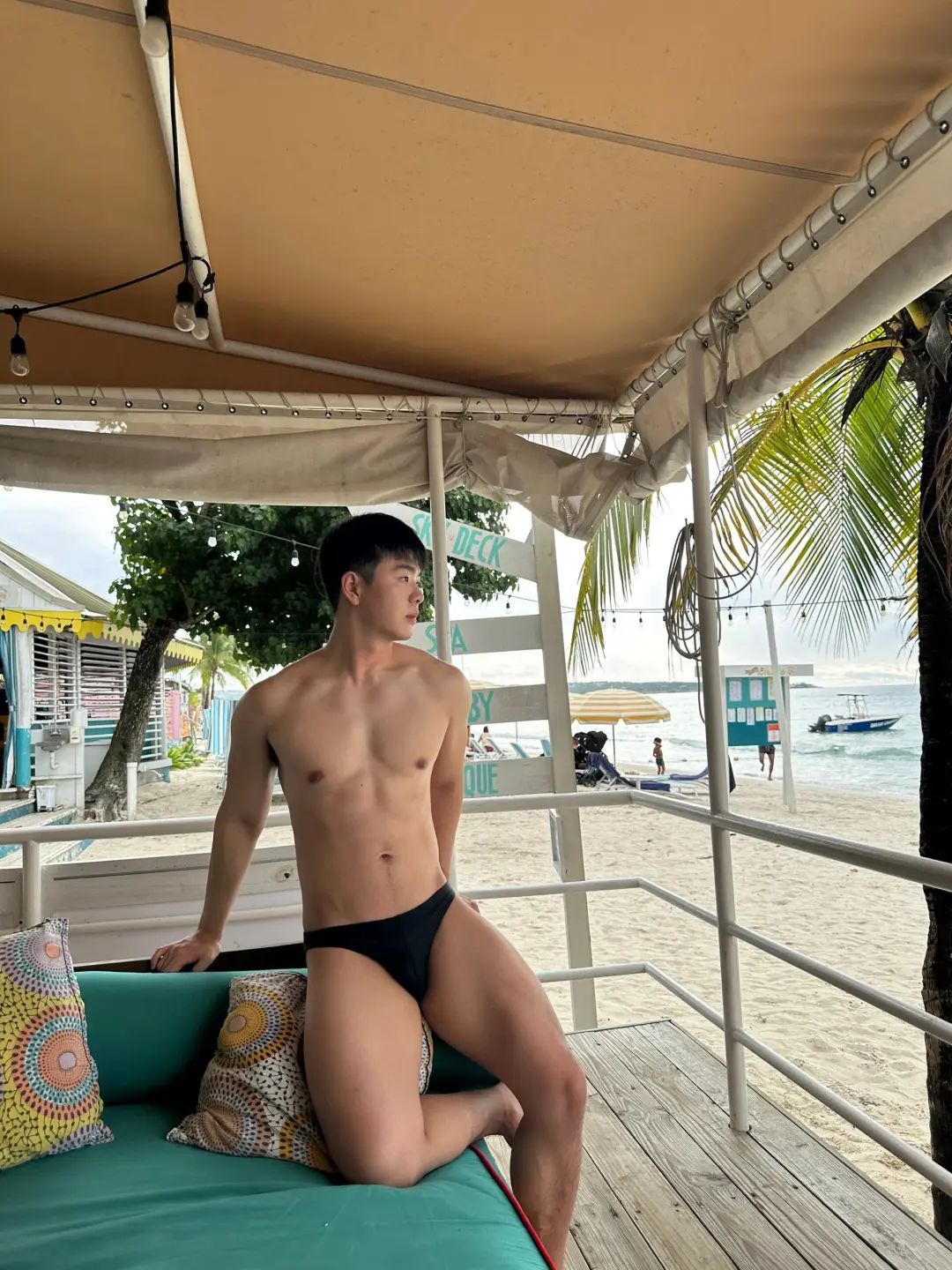 海边黑三角内裤薄肌小奶狗，谁的基达又响了？