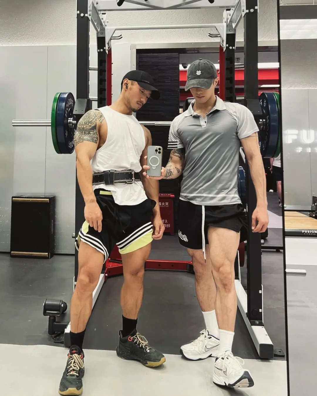 深圳肌肉 gogo 惊艳曼谷白趴，我真的超可以