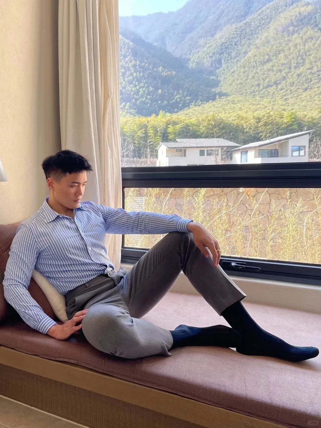 26 岁南京正装肌肉男，好一个翘屁嫩男！