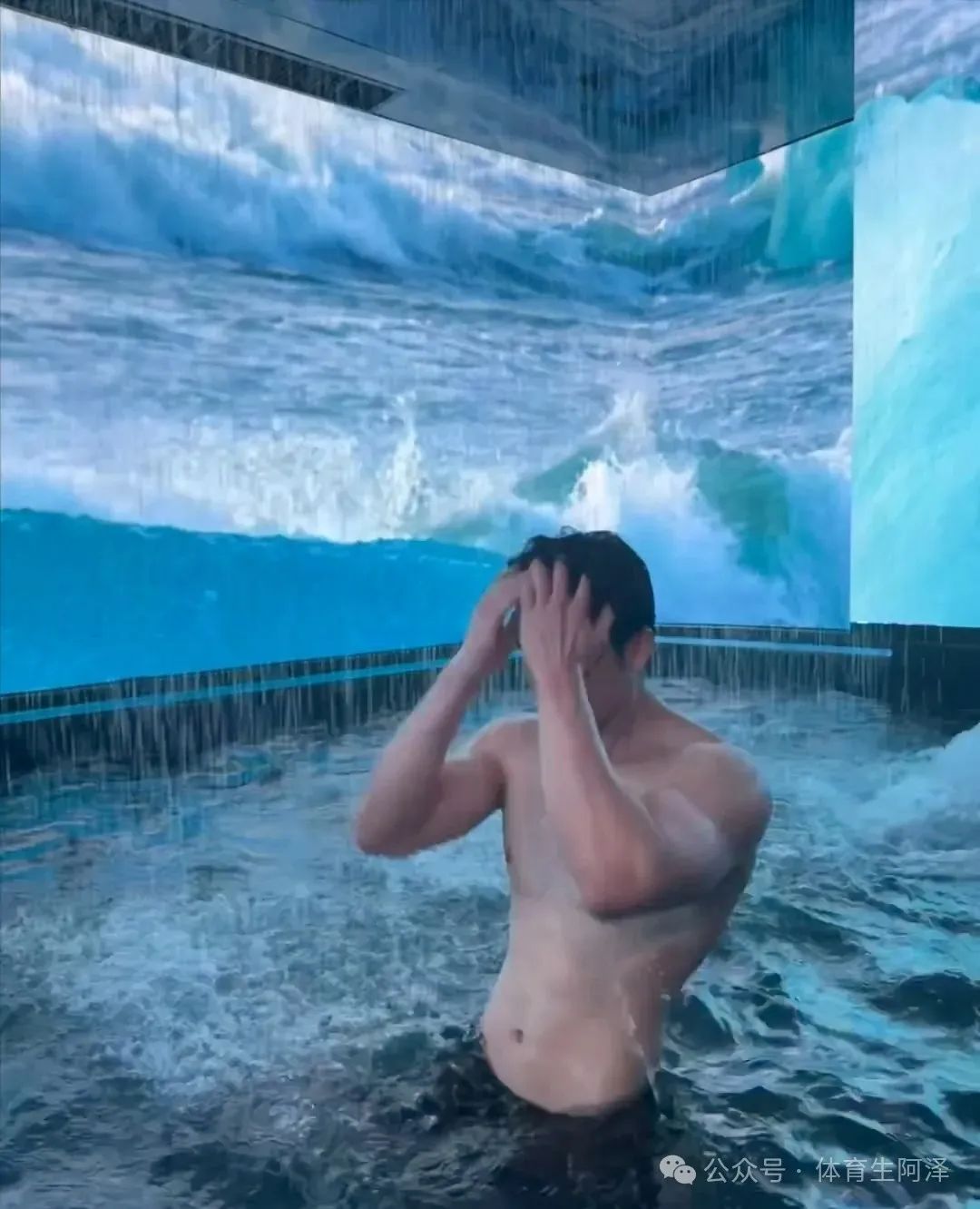 195 游泳队帅哥，白皮腹肌大长腿，不要太诱惑.......