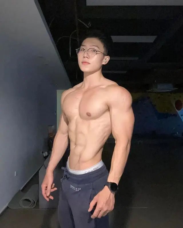 健身教练凭借身材火出圈！