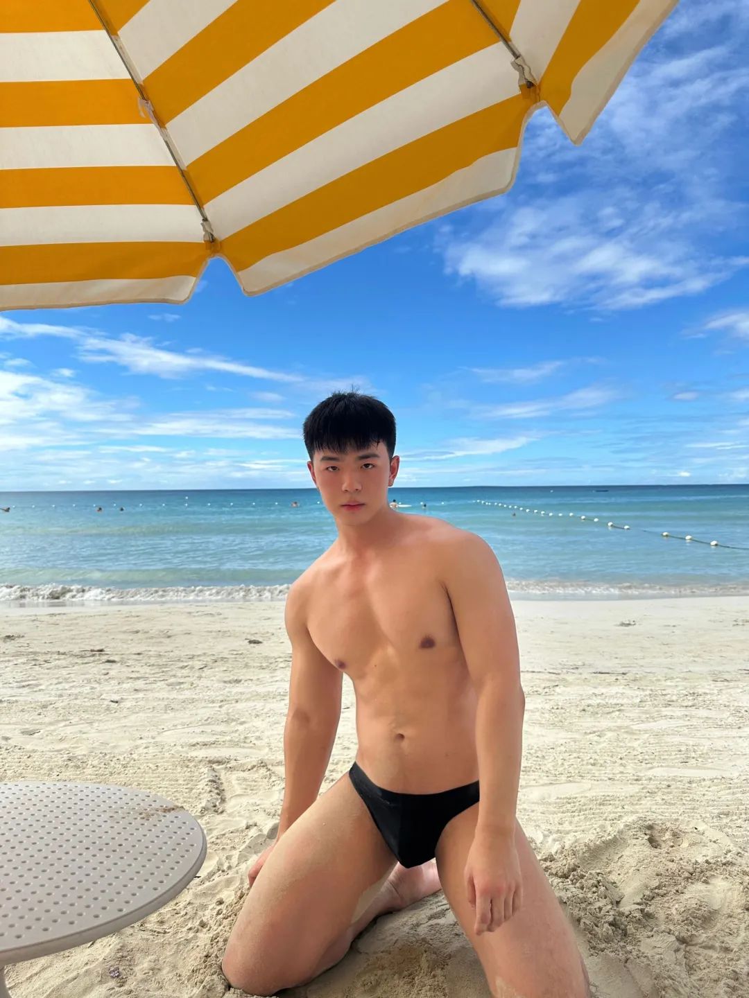 海边黑三角内裤薄肌小奶狗，谁的基达又响了？