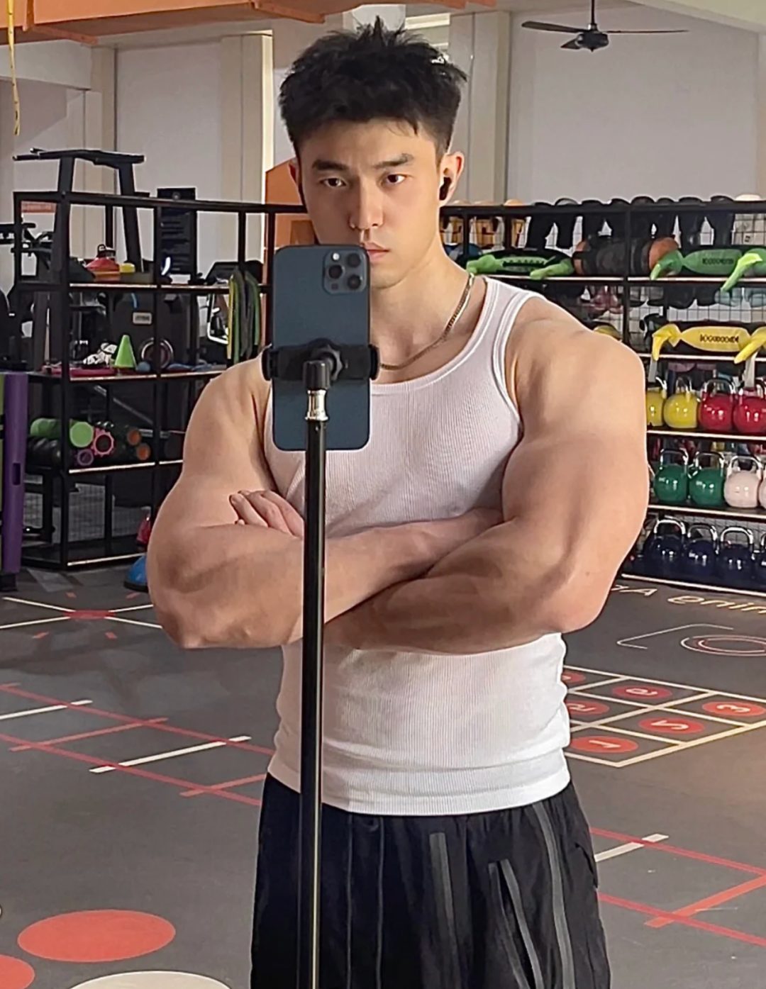 这种精壮的四川男人，真的太戳我 xp 了！