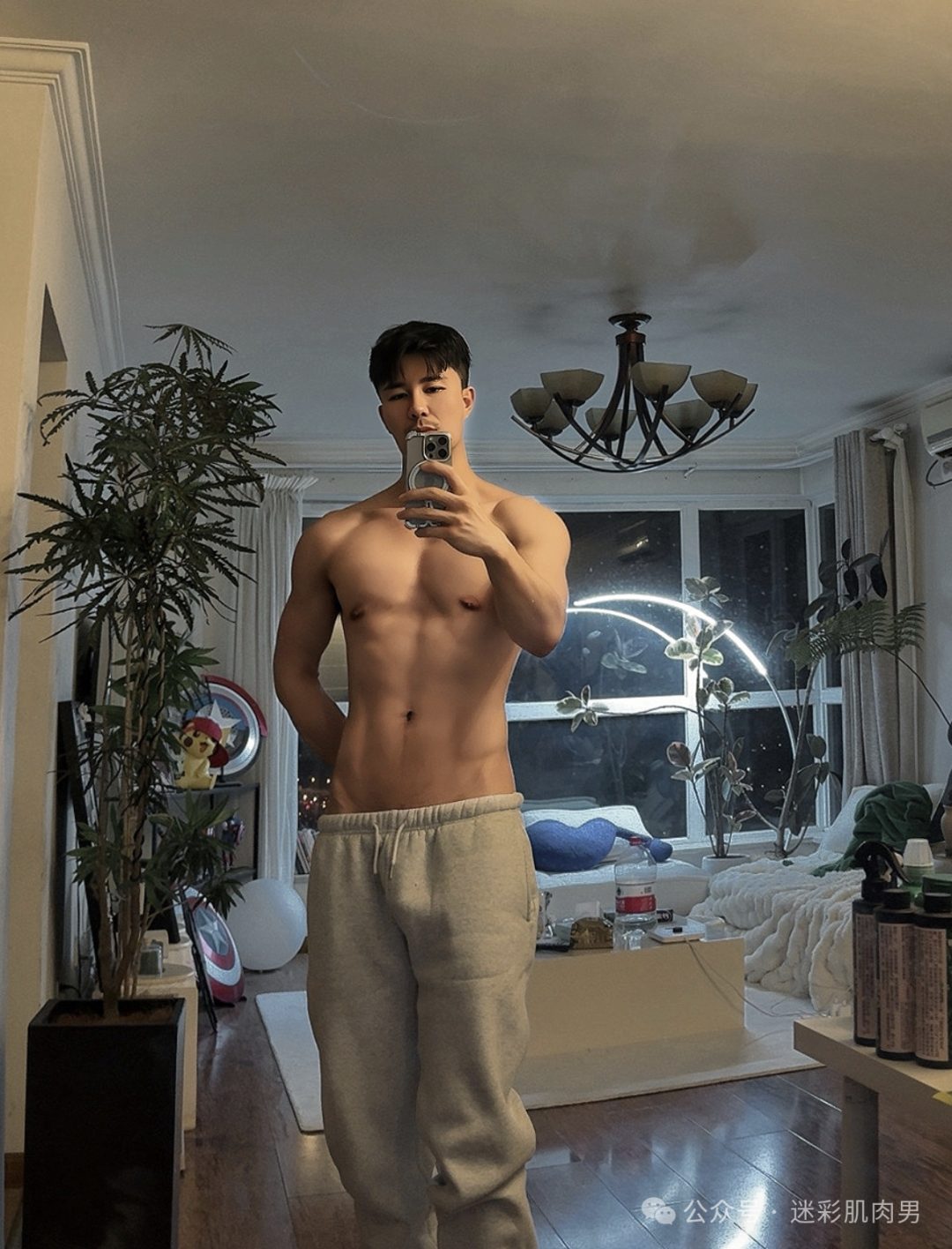 188CM 刘杰穿灰裤子真好看？这样也太不见外了吧！