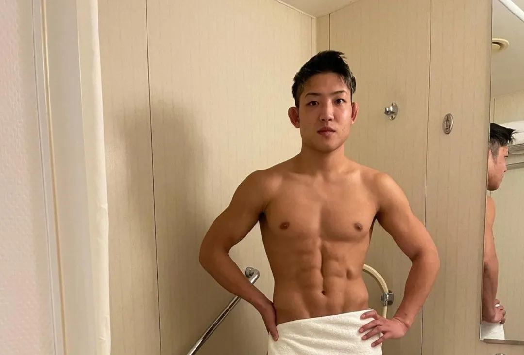 亚洲最帅格斗运动员，两万块竟“卖”断直男下海路？