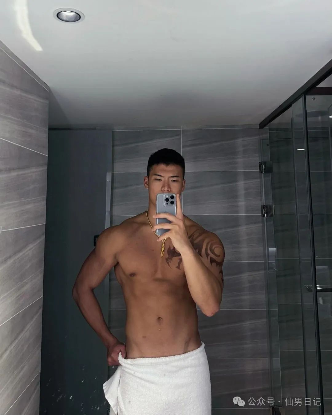 和人妖互动的 189cm 体育生找到了！网友直呼：看着就厉害……