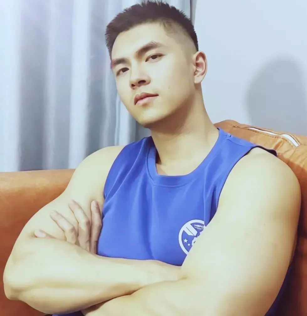 成都小狼狗，肌肉太绝了~