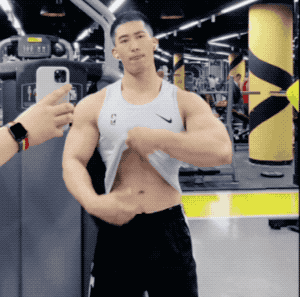 183CM 寸头医生脱掉正装白大褂，实力让网友尖叫！