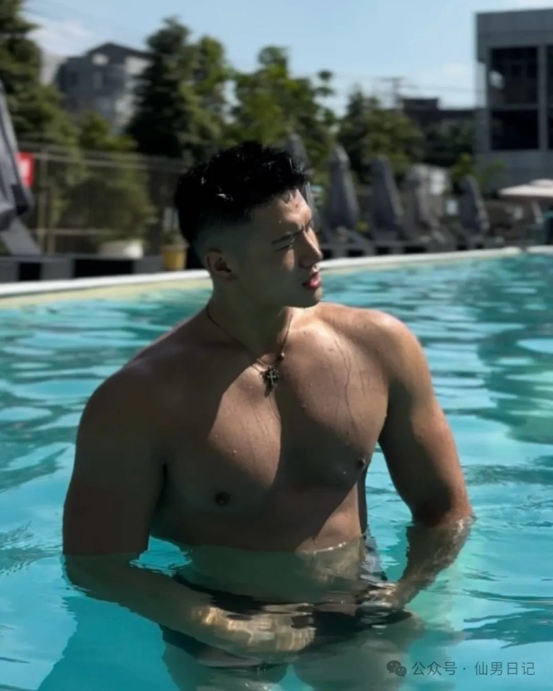 和人妖互动的 189cm 体育生找到了！网友直呼：看着就厉害……