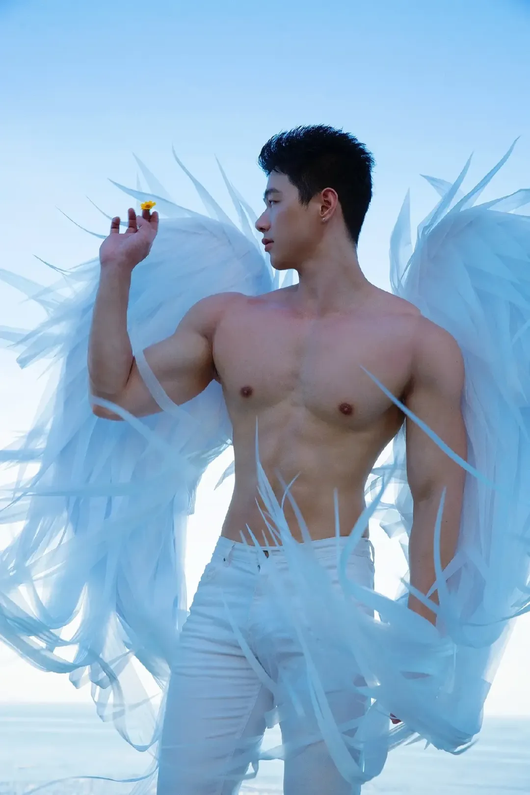 00 后型男演绎禁欲系正装，马靴搭配也太绝了吧！