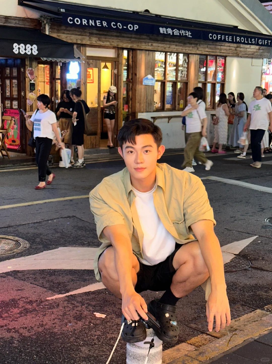 热爱旅游的阳光薄肌时尚博主