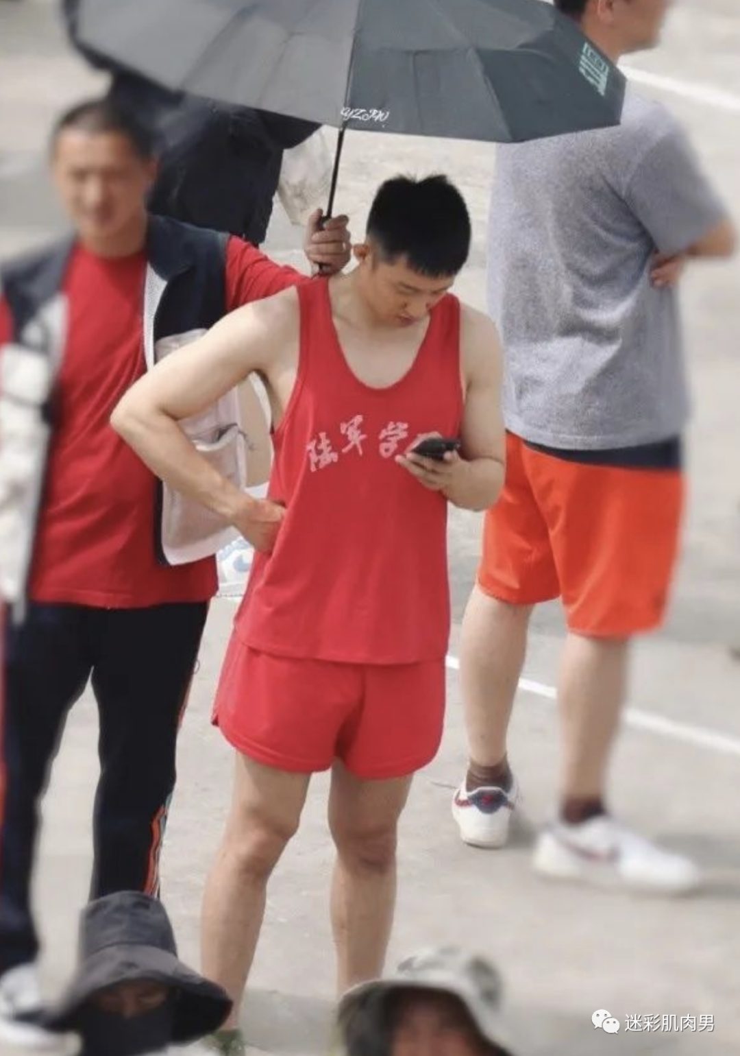 黄景瑜穿西裤大长腿也太凸啦？视频也太好看了！！