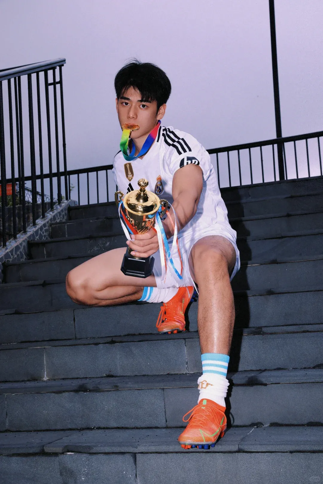 川味清秀小哥哥爆火！笑容治愈，22 岁的成都男娃有点甜！